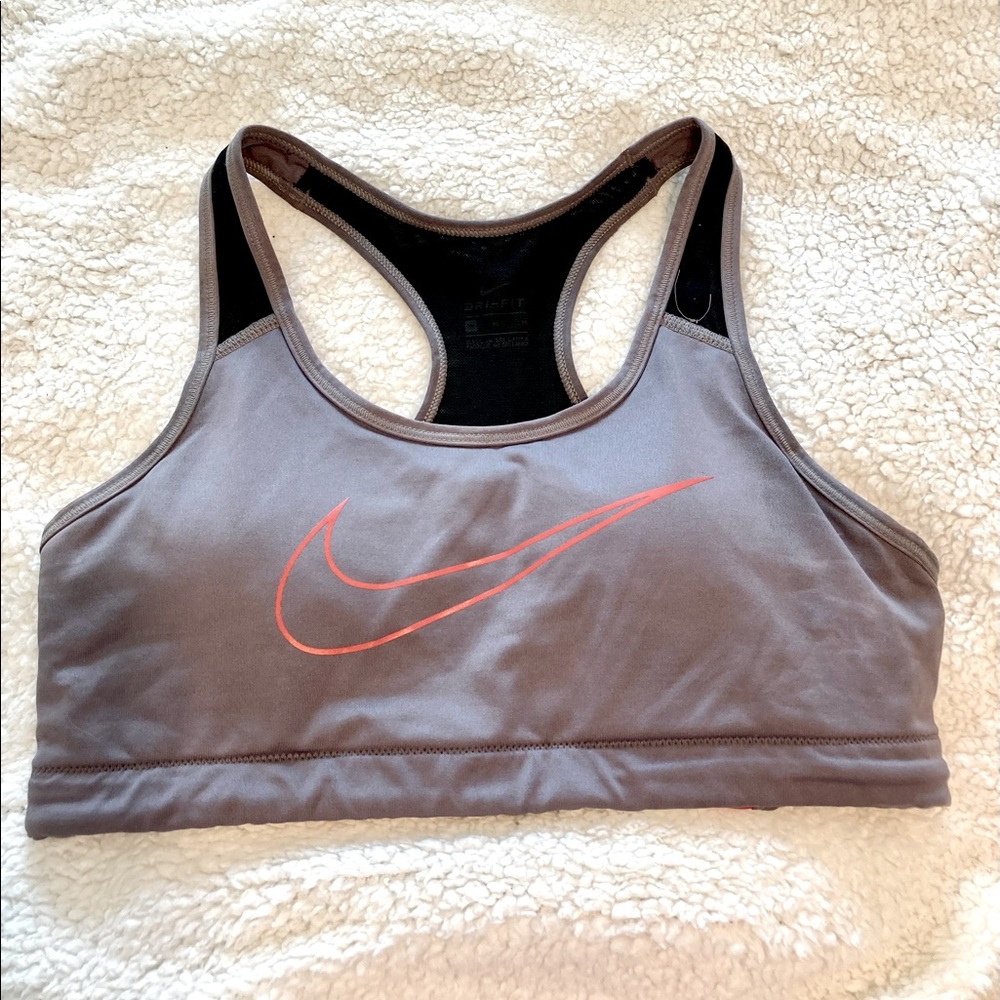 Nike sports bra size medium